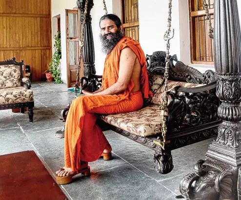 പതജ്ഞലിയുടെ ജീന്സുമായി ബാബാ രാംദേവ് പതജ്ഞലിയുടെ ജീന്സുമായി ബാബാ രാംദേവ്