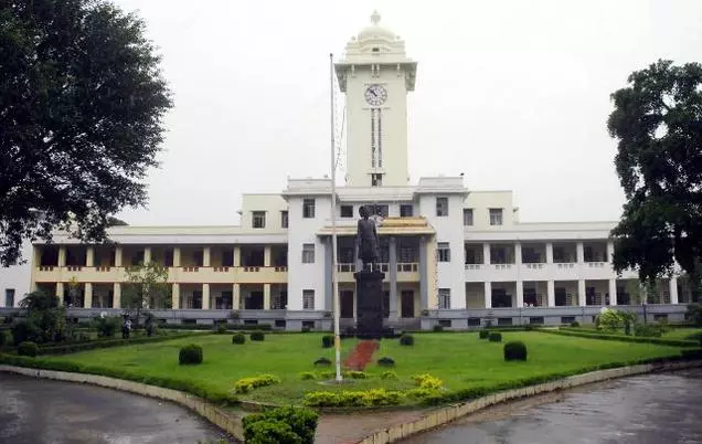 വിസിയെ ഘെരാവോ ചെയ്തതിന് വിദ്യാര്ഥി യൂനിയന് ഭാരവാഹികള്ക്ക് സസ്പെന്ഷന് വിസിയെ ഘെരാവോ ചെയ്തതിന് വിദ്യാര്ഥി യൂനിയന് ഭാരവാഹികള്ക്ക് സസ്പെന്ഷന്