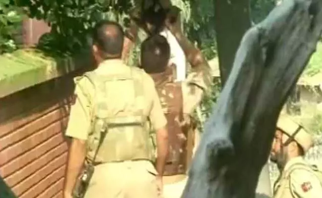 കശ്മീരില്‍ ഏറ്റുമുട്ടല്‍ തുടരുന്നു: മൂന്ന് തീവ്രവാദികളെ കൂടി വധിച്ചെന്ന് സൈന്യം