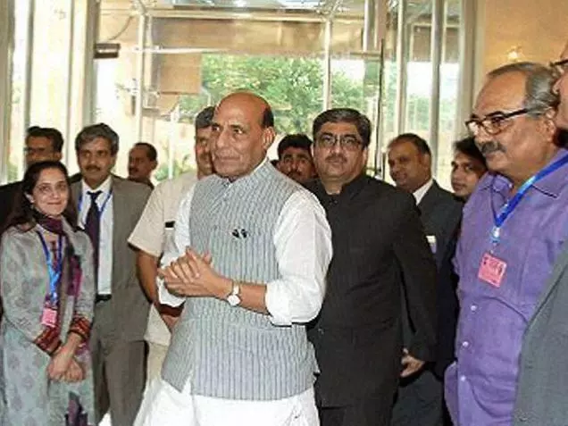 കശ്മീര്‍ പ്രശ്നപരിഹാരത്തിന് എല്ലാവരുമായും ചര്‍ച്ച നടത്തണമെന്ന് സര്‍വ്വകക്ഷി സംഘം