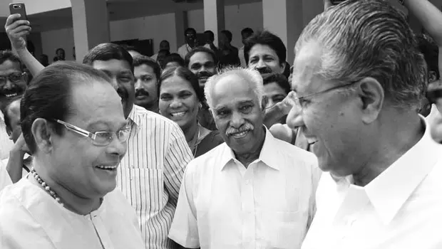 പിണറായിക്കൊപ്പം റോഡ്ഷോയുമായി ഇന്നസെന്റ് പിണറായിക്കൊപ്പം റോഡ്ഷോയുമായി ഇന്നസെന്റ്