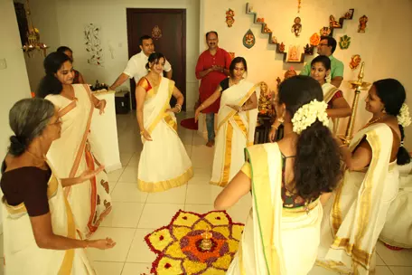 തിരുവോണത്തെ വരവേറ്റ് പ്രവാസികള്‍