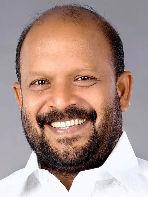 യാത്രക്കിടയിൽ കണ്ട അനധികൃത നിലംനികത്തൽ കൃഷിമന്ത്രി നേരിട്ട് തന്നെ തടഞ്ഞു