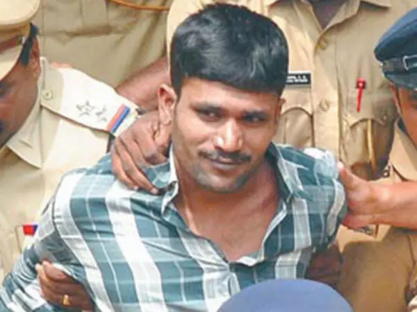 സൗമ്യ വധക്കേസ്: വിധിപകര്പ്പ് പുറത്ത് വന്നപ്പോള് ഗോവിന്ദചാമിക്ക് ജീവപര്യന്തം സൗമ്യ വധക്കേസ്: വിധിപകര്പ്പ് പുറത്ത് വന്നപ്പോള് ഗോവിന്ദചാമിക്ക് ജീവപര്യന്തം