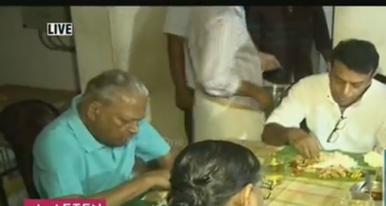 കുടുംബത്തിനൊപ്പം വിഎസിന്റെ ഓണം; ആര്‍സിസി രോഗികള്‍ക്കൊപ്പം ഉമ്മന്‍ചാണ്ടിയുടെ ആഘോഷം