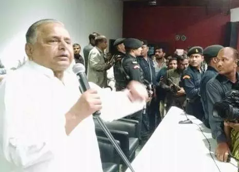 ഉത്തര്പ്രദേശില് എസ്പിയിലെ കുടുംബപോരിന് പരിഹാരമാകുന്നു ഉത്തര്പ്രദേശില് എസ്പിയിലെ കുടുംബപോരിന് പരിഹാരമാകുന്നു