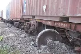 ചരക്ക് ട്രെയിന് പാളംതെറ്റിയതില് അട്ടിമറി സാധ്യത അന്വേഷിക്കും ചരക്ക് ട്രെയിന് പാളംതെറ്റിയതില് അട്ടിമറി സാധ്യത അന്വേഷിക്കും