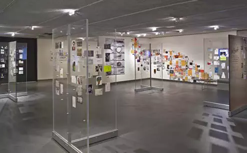 പച്ചപ്പില് നിന്ന് വരള്ച്ചയിലേക്ക്; ചിത്ര പ്രദര്ശനം ശ്രദ്ധേയമാകുന്നു പച്ചപ്പില് നിന്ന് വരള്ച്ചയിലേക്ക്; ചിത്ര പ്രദര്ശനം ശ്രദ്ധേയമാകുന്നു