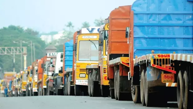 വല്ലാര്‍പാടം: അനധികൃത പാര്‍ക്കിങ് തടയാന്‍ ഉത്തരവ്