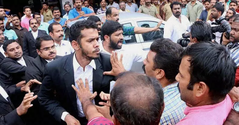 കോടതികളില് മാധ്യമപ്രവര്ത്തകര്ക്ക് വിലക്കില്ല കോടതികളില് മാധ്യമപ്രവര്ത്തകര്ക്ക് വിലക്കില്ല