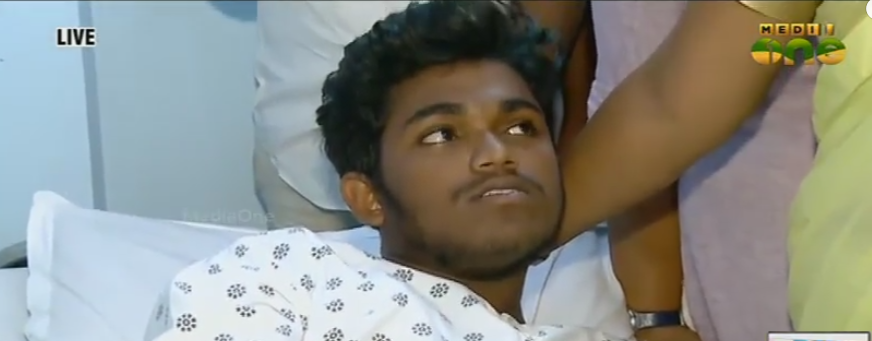 റാഗിങിനെ തുടര്‍ന്ന് ആത്മഹത്യക്ക് ശ്രമിച്ച മുഹമ്മദ് ഷെറിനെ  ഉമ്മന്‍ ചാണ്ടി സന്ദര്‍ശിച്ചു