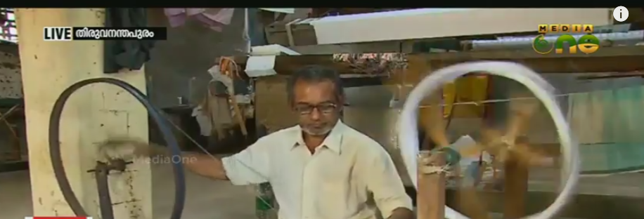 പാരമ്പര്യം കൈവിടാതെ ചര്‍ക്കയില്‍ നൂല്‍ നൂറ്റ് ഖാദി കേന്ദ്രങ്ങള്‍