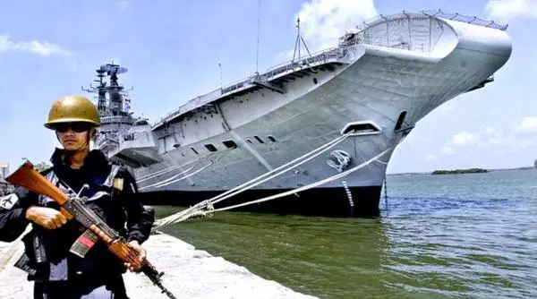 ഐഎന്എസ് വിരാട് ഡീകമ്മീഷനിങ്ങിനായി മടങ്ങുന്നു ഐഎന്എസ് വിരാട് ഡീകമ്മീഷനിങ്ങിനായി മടങ്ങുന്നു