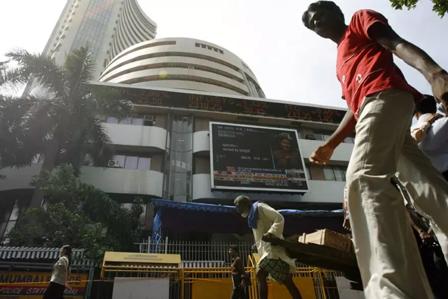 ഓഹരി വിപണിയില് വന് ഇടിവ് ഓഹരി വിപണിയില് വന് ഇടിവ്