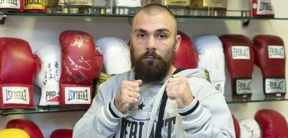 റിംഗില് ഇടിയേറ്റ് ഗുരുതരാവസ്ഥയിലായിരുന്ന ബോക്സിംഗ് താരം മരിച്ചു റിംഗില് ഇടിയേറ്റ് ഗുരുതരാവസ്ഥയിലായിരുന്ന ബോക്സിംഗ് താരം മരിച്ചു