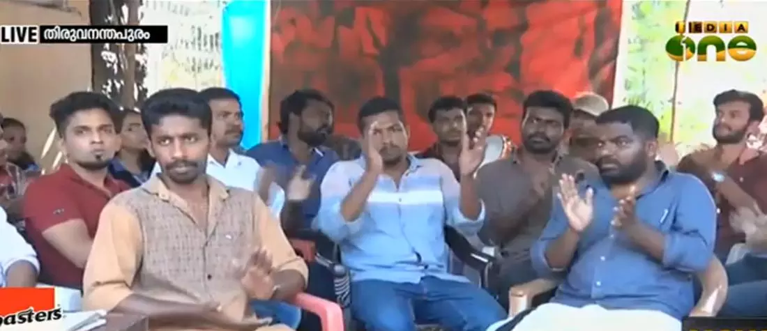 ഫീസ് കുത്തനെ ഉയര്ത്തി; ഗവേഷക വിദ്യാര്ഥികള് രാപകല് സമരത്തില് ഫീസ് കുത്തനെ ഉയര്ത്തി; ഗവേഷക വിദ്യാര്ഥികള് രാപകല് സമരത്തില്