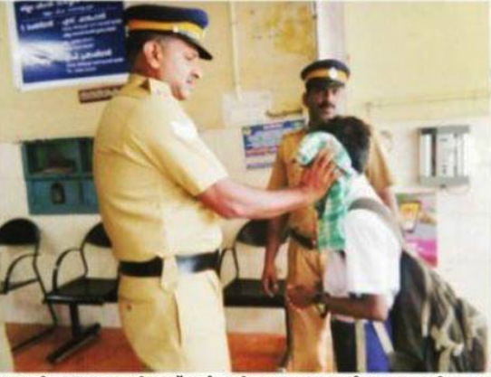 മഴ നനഞ്ഞ് പരാതി പറയാനെത്തിയ അവനെ ചേര്‍ത്ത് നിര്‍ത്തി, തല തുവര്‍ത്തി ഒരു പൊലീസുകാരന്‍