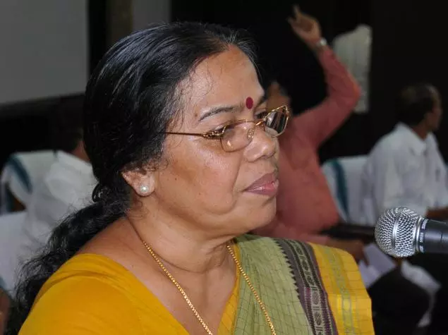 നിയമന വിവാദം: കെ.ശ്രീമതിയെ തള്ളി പിണറായി