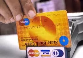 ബാങ്കുകള് എടിഎം കാര്ഡുകള് ബ്ലോക്ക് ചെയ്യുന്നത് തുടരുന്നു ബാങ്കുകള് എടിഎം കാര്ഡുകള് ബ്ലോക്ക് ചെയ്യുന്നത് തുടരുന്നു