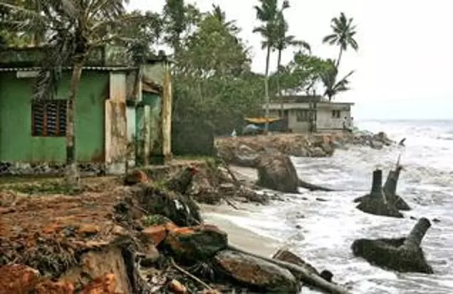 കനത്ത മഴ; തിരുവനന്തപുരത്ത് കടല്‍ക്ഷോഭം രൂക്ഷം