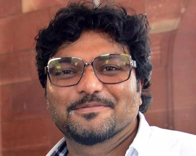 കേന്ദ്രമന്ത്രി ബാബുല് സുപ്രിയോക്ക് ജനക്കൂട്ടത്തിന്റെ മര്ദ്ദനം കേന്ദ്രമന്ത്രി ബാബുല് സുപ്രിയോക്ക് ജനക്കൂട്ടത്തിന്റെ മര്ദ്ദനം