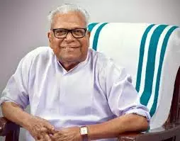 പിണറായി സര്ക്കാരിന് അഭിവാദ്യമര്പ്പിച്ച് വിഎസിന്റെ എഫ്ബി പോസ്റ്റ് പിണറായി സര്ക്കാരിന് അഭിവാദ്യമര്പ്പിച്ച് വിഎസിന്റെ എഫ്ബി പോസ്റ്റ്