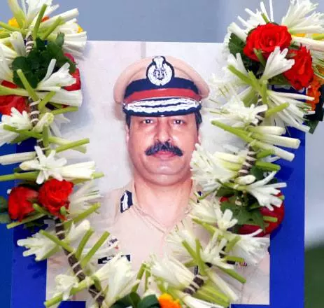 ഹേമന്ത് കര്ക്കരെക്കെതിരെ എന്ഐഎ ആരോപണങ്ങള് ഉന്നയിക്കുന്നതിനെതിരെ സഹപ്രവര്ത്തകര് ഹേമന്ത് കര്ക്കരെക്കെതിരെ എന്ഐഎ ആരോപണങ്ങള് ഉന്നയിക്കുന്നതിനെതിരെ സഹപ്രവര്ത്തകര്