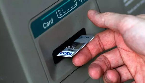 എടിഎം വൈറസ് ഭീതി; ബാങ്കുകളോട് കേന്ദ്രം റിപ്പോര്ട്ട് തേടി എടിഎം വൈറസ് ഭീതി; ബാങ്കുകളോട് കേന്ദ്രം റിപ്പോര്ട്ട് തേടി