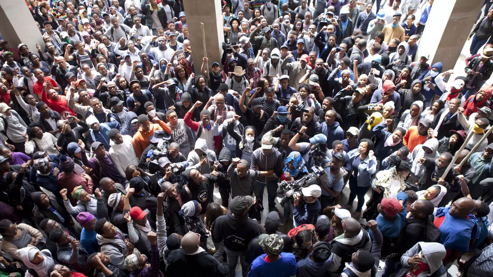 ഫീസ് നിരക്ക് കുറക്കണമെന്നാവശ്യപ്പെട്ട് ദക്ഷിണാഫ്രിക്കയില് വിദ്യാര്ഥി പ്രതിഷേധം ശക്തമാകുന്നു ഫീസ് നിരക്ക് കുറക്കണമെന്നാവശ്യപ്പെട്ട് ദക്ഷിണാഫ്രിക്കയില് വിദ്യാര്ഥി പ്രതിഷേധം ശക്തമാകുന്നു