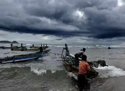 കനത്തമഴയും കടല്‍ക്ഷോഭവും; തിരുവനന്തപുരത്ത് 24 കുടുംബങ്ങളെ മാറ്റിപ്പാര്‍പ്പിച്ചു