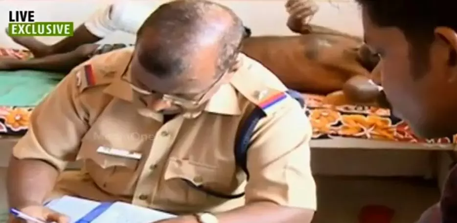 ദളിത് യുവാക്കള്ക്കെതിരെ മൂന്നാംമുറ, പൊലീസ് കേസ് അട്ടിമറിക്കുന്നു ദളിത് യുവാക്കള്ക്കെതിരെ മൂന്നാംമുറ, പൊലീസ് കേസ് അട്ടിമറിക്കുന്നു