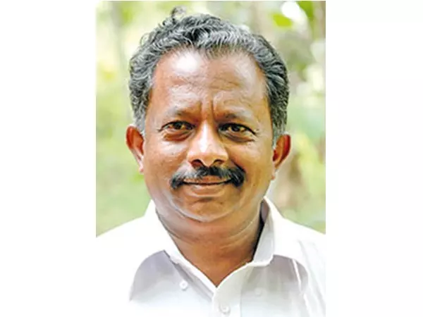 പക്ഷിപ്പനി മനുഷ്യരിലേക്ക് പകരില്ലെന്ന് മന്ത്രി കെ രാജു പക്ഷിപ്പനി മനുഷ്യരിലേക്ക് പകരില്ലെന്ന് മന്ത്രി കെ രാജു