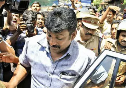 കടകംപള്ളി ഭൂമി തട്ടിപ്പ്: സലിം രാജിനെതിരെ സിബിഐ കുറ്റപത്രം സമര്പ്പിച്ചു കടകംപള്ളി ഭൂമി തട്ടിപ്പ്: സലിം രാജിനെതിരെ സിബിഐ കുറ്റപത്രം സമര്പ്പിച്ചു