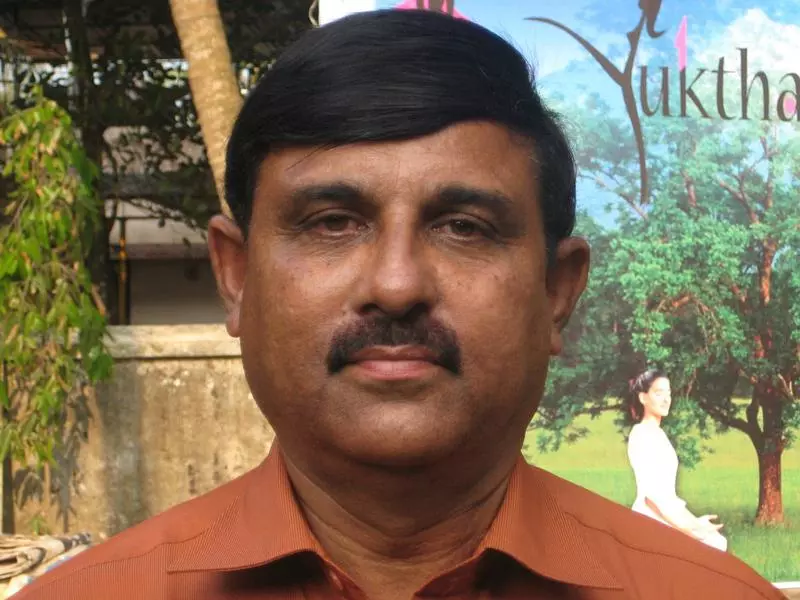 കേരള ക്രിക്കറ്റ് ടീം പരിശീലക സ്ഥാനത്ത് നിന്ന് പി ബാലചന്ദ്രനെ പുറത്താക്കി