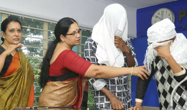 വടക്കാഞ്ചേരി കൂട്ടബലാത്സംഗം: ഇരയെ അന്വേഷണസംഘം പീഡിപ്പിക്കുന്നുവെന്ന് അനില് അക്കര വടക്കാഞ്ചേരി കൂട്ടബലാത്സംഗം: ഇരയെ അന്വേഷണസംഘം പീഡിപ്പിക്കുന്നുവെന്ന് അനില് അക്കര