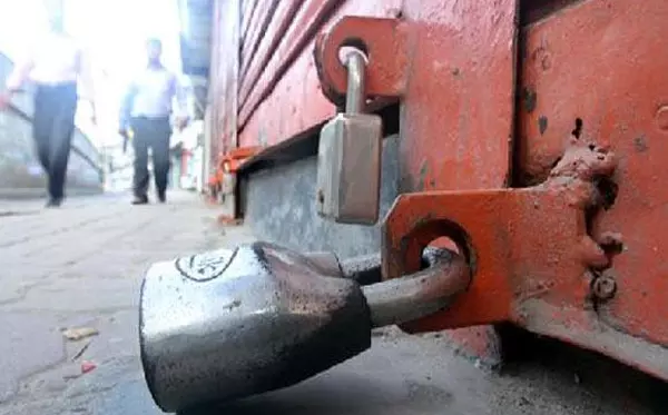 നോട്ട് നിരോധം: ഒരു വിഭാഗം വ്യാപാരികള് ഇന്ന് കടയടച്ച് പ്രതിഷേധിക്കും നോട്ട് നിരോധം: ഒരു വിഭാഗം വ്യാപാരികള് ഇന്ന് കടയടച്ച് പ്രതിഷേധിക്കും