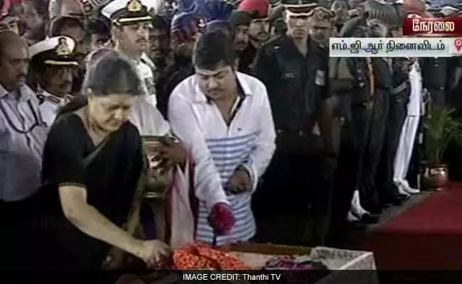 ജയയുടെ പിന്ഗാമിയെച്ചൊല്ലി ആശയക്കുഴപ്പം ശക്തമാകുന്നു ജയയുടെ പിന്ഗാമിയെച്ചൊല്ലി ആശയക്കുഴപ്പം ശക്തമാകുന്നു