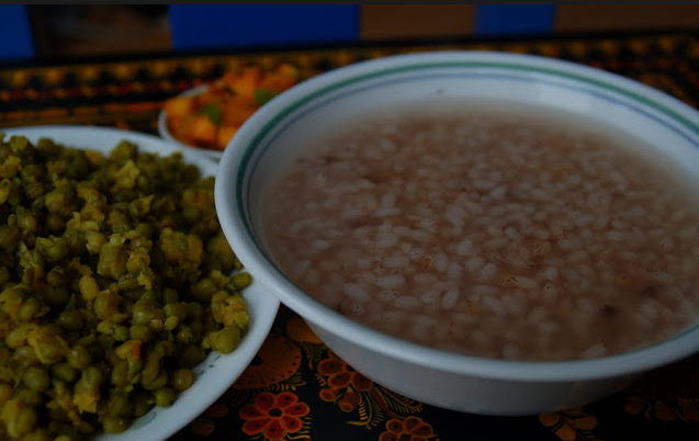 വറുതിയുടെ ഒരു മാസം പിന്നിട്ട് അടുക്കളകള്‍