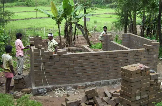 നോട്ട് പിന്വലിക്കല്: ആദിവാസി വീട് നിര്മ്മാണം നിലച്ചു നോട്ട് പിന്വലിക്കല്: ആദിവാസി വീട് നിര്മ്മാണം നിലച്ചു