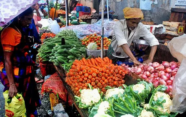 നോട്ട് നിരോധം: കച്ചവടത്തില് വന് ഇടിവെന്ന് ചെറുകിട വ്യാപാരികള് നോട്ട് നിരോധം: കച്ചവടത്തില് വന് ഇടിവെന്ന് ചെറുകിട വ്യാപാരികള്