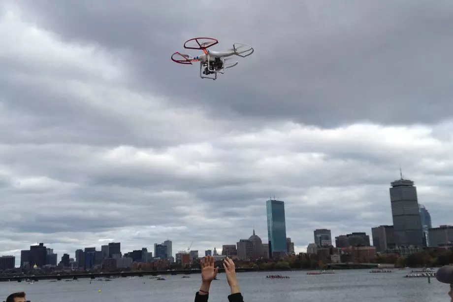 ഭൂഗോളത്തെ അളക്കാന് ആപ്പിള് ഡ്രോണുകളെ ഇറക്കുന്നു ഭൂഗോളത്തെ അളക്കാന് ആപ്പിള് ഡ്രോണുകളെ ഇറക്കുന്നു