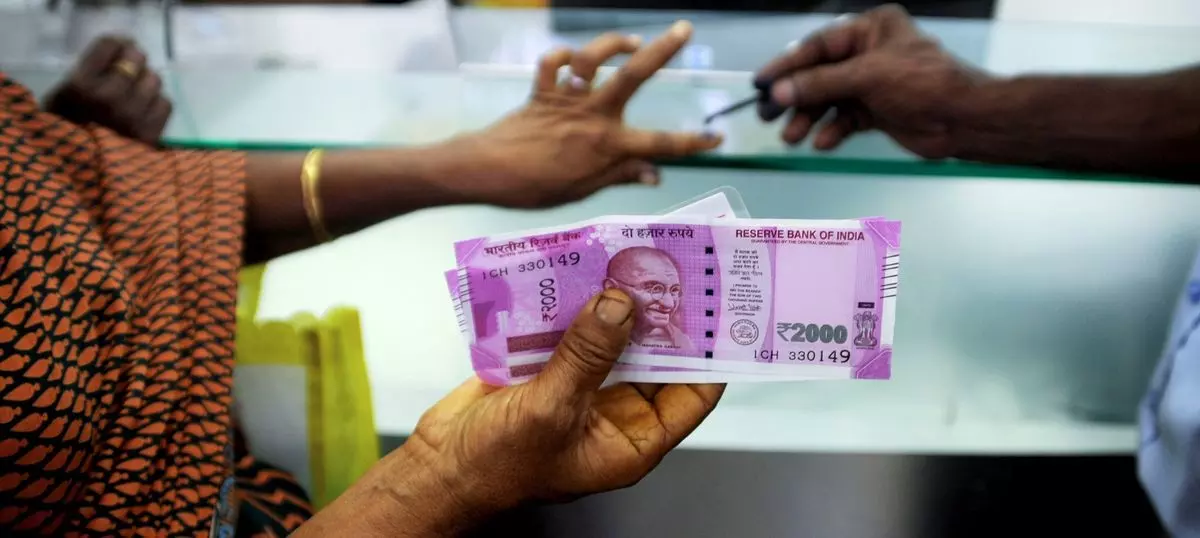 2000 രൂപയുടെ നോട്ടുകള് പിന്വലിക്കും 2000 രൂപയുടെ നോട്ടുകള് പിന്വലിക്കും