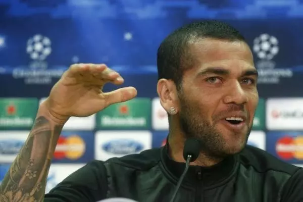 ഡാനി ആല്‍വസ് ബാഴ്സലോണ  ക്ലബ് വിടുന്നു