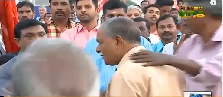 സക്കീര് ഹുസൈനെതിരെ ഒറ്റയാള് പ്രതിഷേധം സക്കീര് ഹുസൈനെതിരെ ഒറ്റയാള് പ്രതിഷേധം