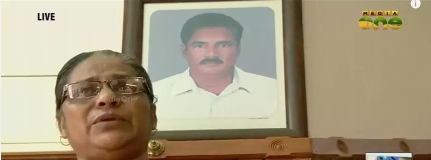 പ്രതികള്ക്ക് വേണ്ടി കൊലപാതക കേസ് അട്ടിമറിക്കാന് പബ്ലിക് പ്രോസിക്യൂട്ടര് ശ്രമിച്ചതായി പരാതി പ്രതികള്ക്ക് വേണ്ടി കൊലപാതക കേസ് അട്ടിമറിക്കാന് പബ്ലിക് പ്രോസിക്യൂട്ടര് ശ്രമിച്ചതായി പരാതി