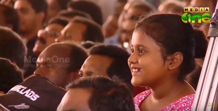 നാടകവേദിയില്‍ ഒന്‍പത് വയസ്സുകാരിയുടെ വിധിപ്രഖ്യാപനം