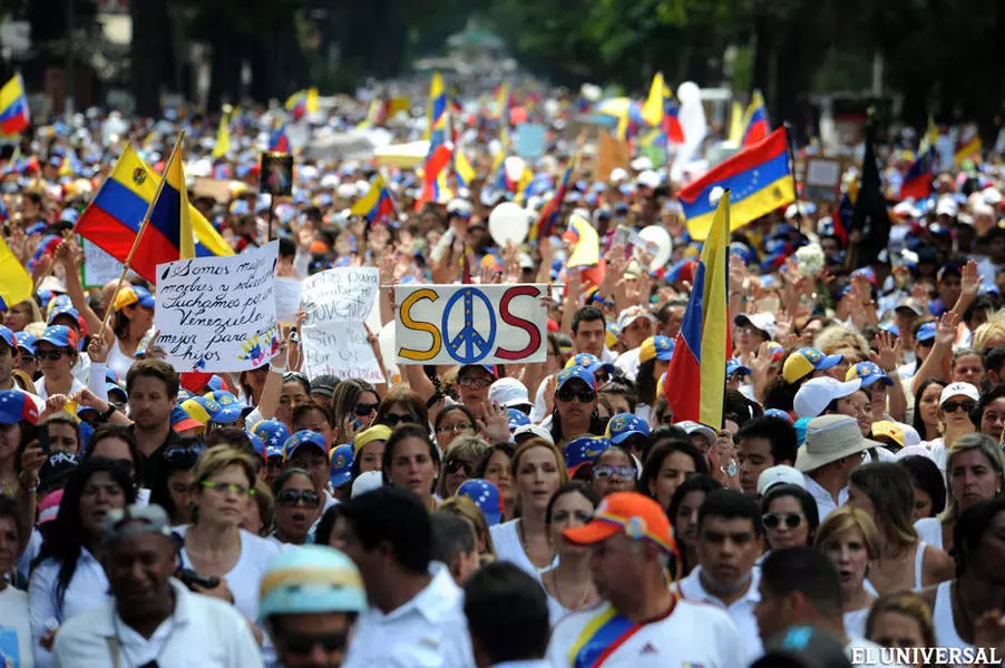 നിക്കോളാസ് മദുറോ പുറത്താക്കണമെന്നാവശ്യപ്പെട്ട് വെനിസ്വെലയില്‍ പ്രതിഷേധം