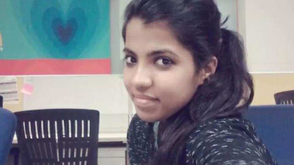 രസിലക്ക് ആദരാഞ്ജലി അര്പ്പിച്ച് വന്ജനാവലി രസിലക്ക് ആദരാഞ്ജലി അര്പ്പിച്ച് വന്ജനാവലി