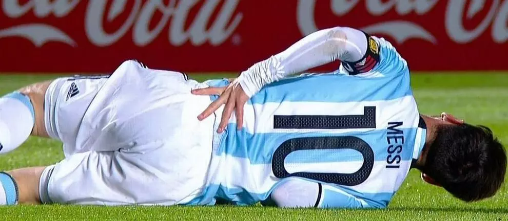 സൌഹൃദ മത്സരത്തിനിടെ മെസിക്ക് പരിക്ക് സൌഹൃദ മത്സരത്തിനിടെ മെസിക്ക് പരിക്ക്