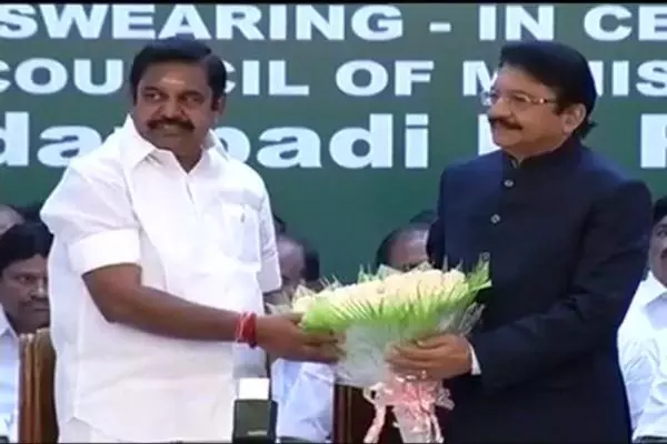 പളനിസാമി തമിഴ്‌നാട് മുഖ്യമന്ത്രിയായി അധികാരമേറ്റു